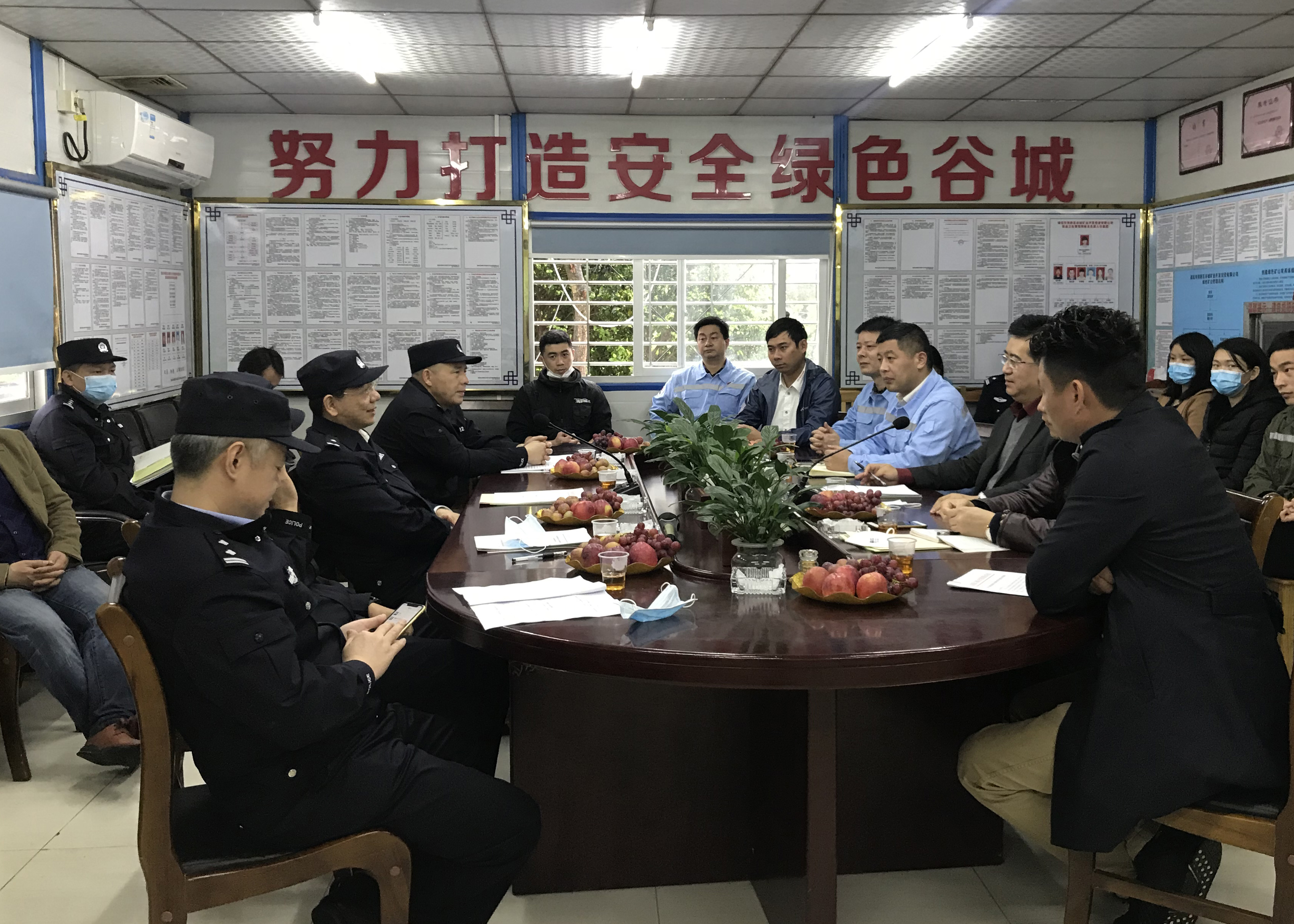【領導關懷】清遠市副市長畢洪波帶隊 到宏大爆破工程集團清遠項目部調研混裝業務