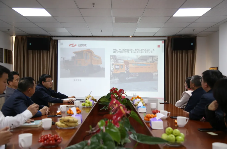 廈門市湖里區委常委、宣傳部長陳曉東來宏大爆破工程集團下屬宏大時代新能源科技有限公司調研