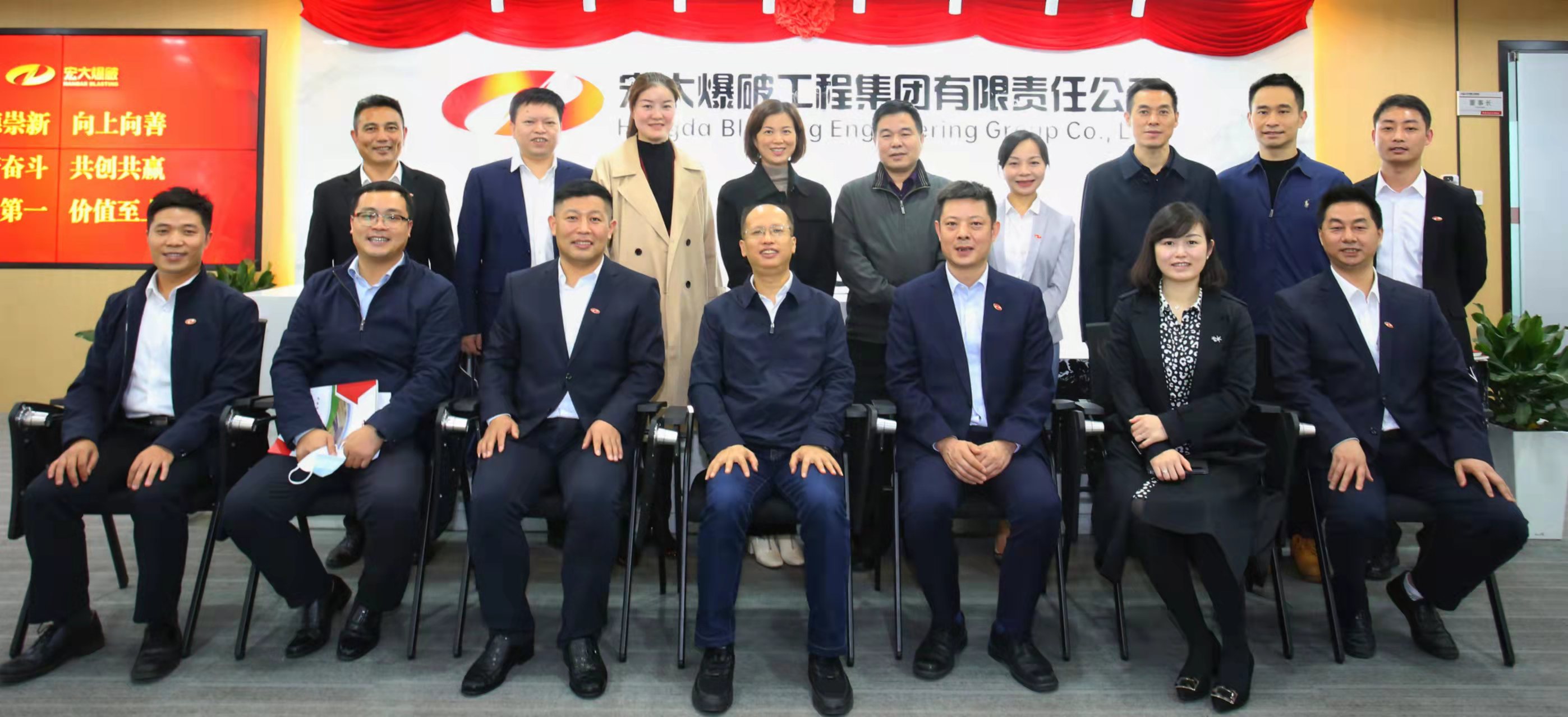 長沙芙蓉區委書記周春暉蒞臨宏大工程集團調研指導工作