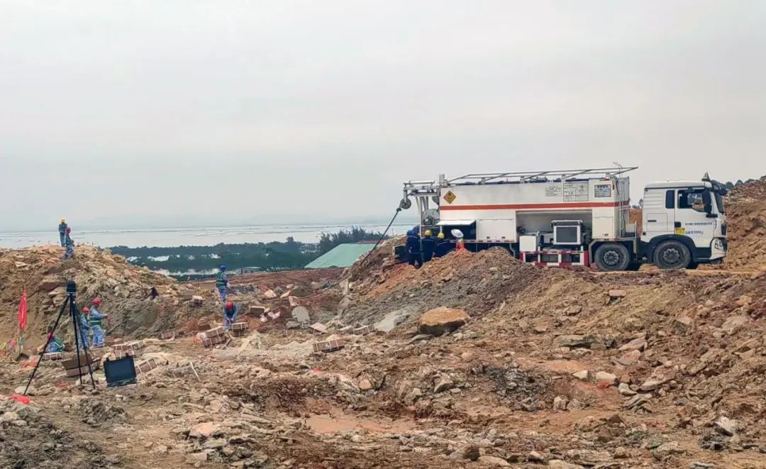 宏大爆破在粵基建臨爆中成功實施混裝炸藥爆破一體化作業